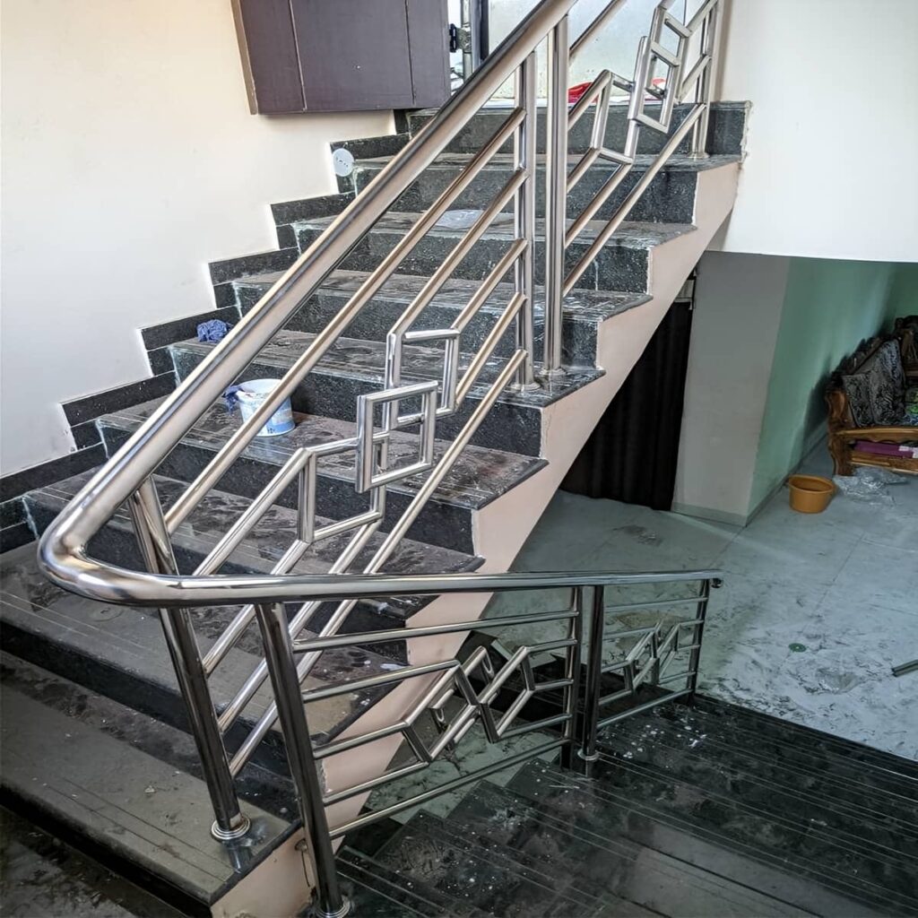 نرده استیل بالکن با طراحی مدرن