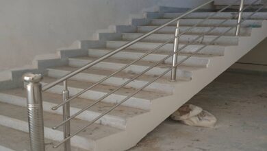 نرده استیل بالکن با سطح براق فلزی