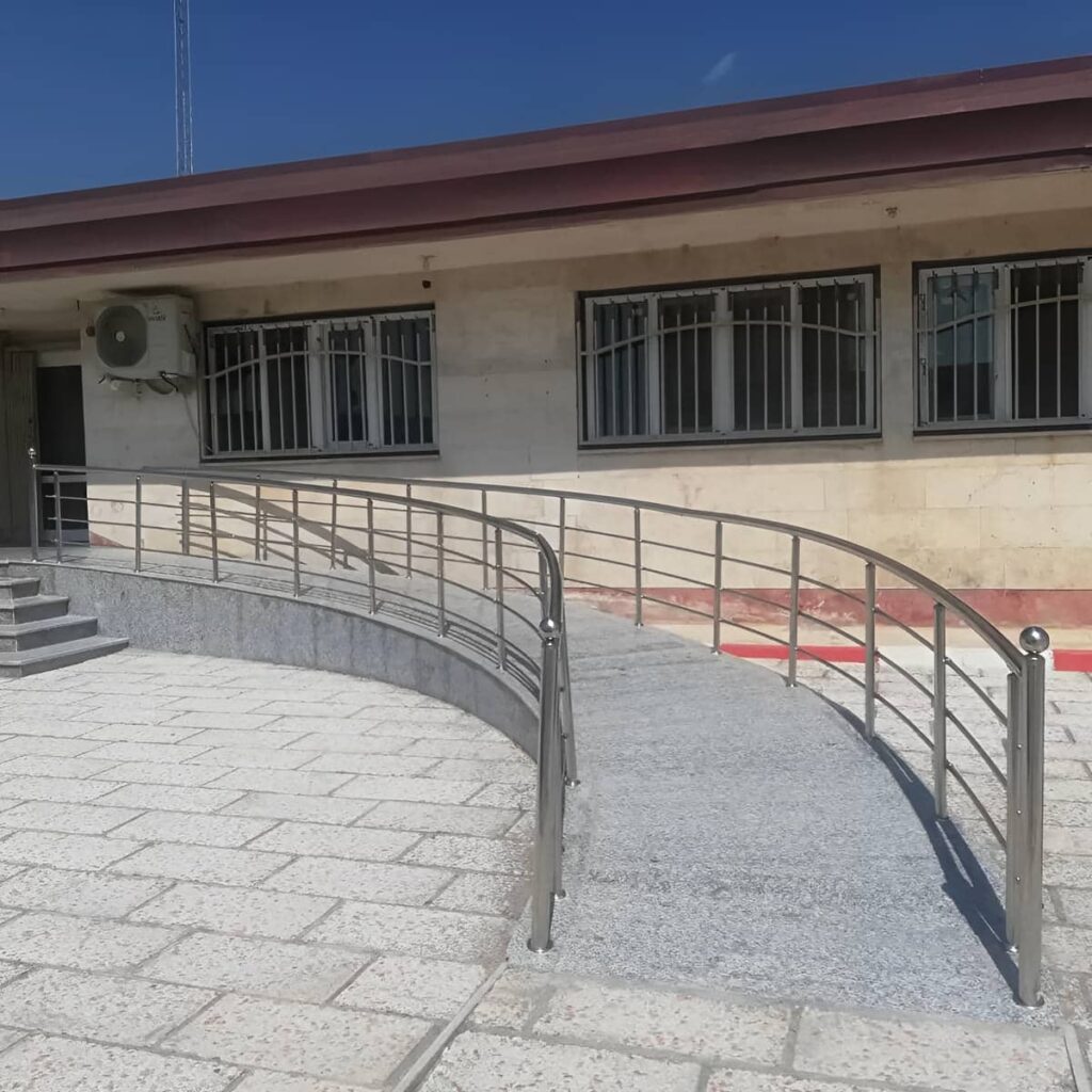 نرده استیل بالکن با طراحی مدرن