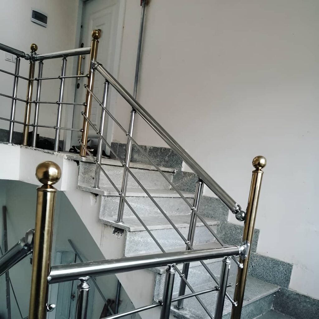 نرده استیل بالکن با سطح براق
