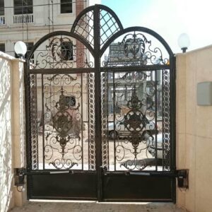 اپراتور درب پارکینگ با طراحی هماهنگ نما
