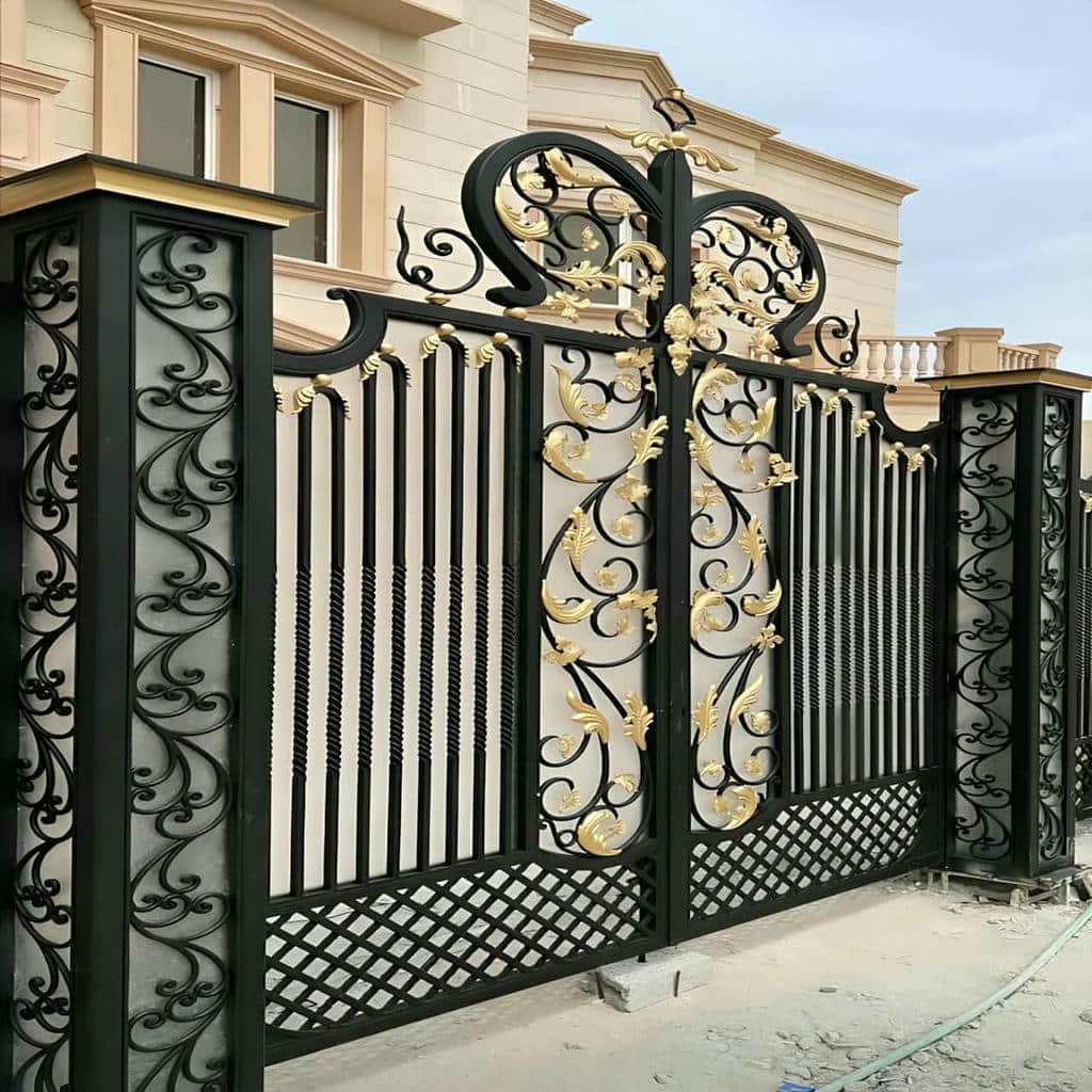درب آهنی فلزی با پوشش رنگ مناسب ساختمان