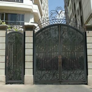 درب فرفورژه فلزی با طراحی ورودی ساختمان