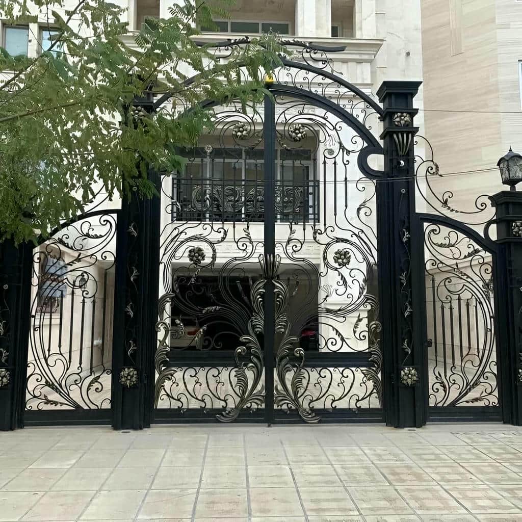 درب مجتمع فلزی با بدنه مقاوم