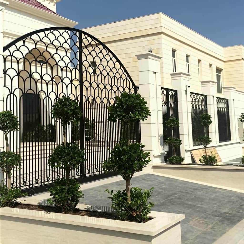 درب باغی با رنگ هماهنگ محیط