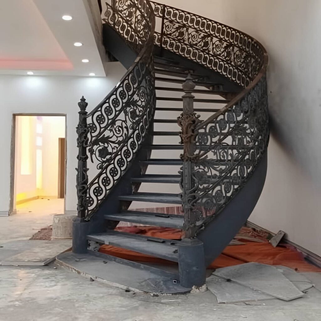 نرده فرفورژه بالکن مدل خارجی تزئینی