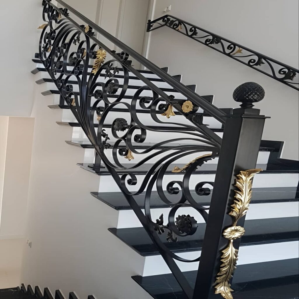 نرده فرفورژه بالکن با رنگ مقاوم سطحی