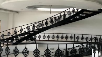 نرده فرفورژه بالکن با پوشش مقاوم در مناطق مرطوب