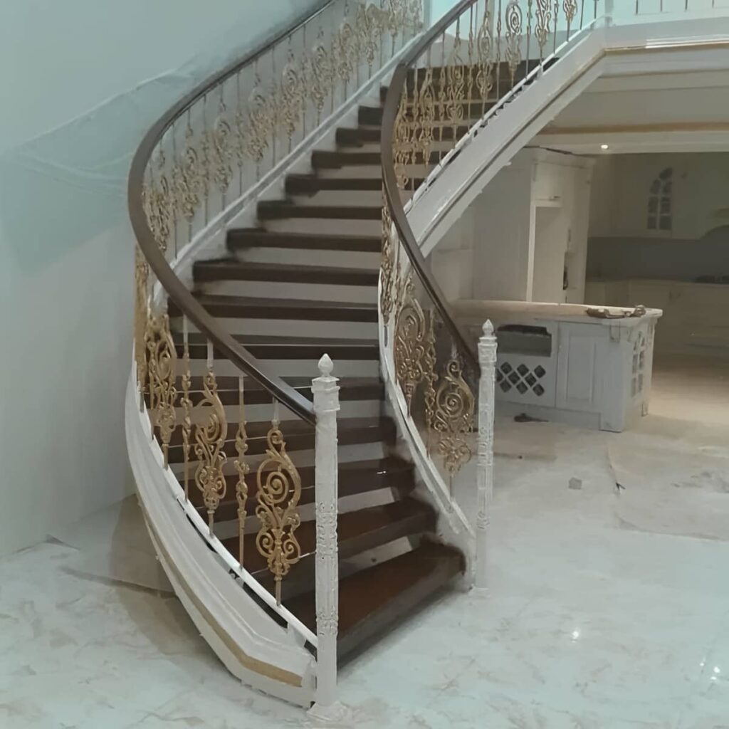 نرده فرفورژه راه پله با جزئیات فلزی