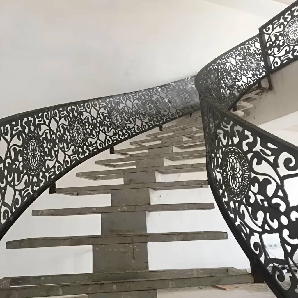 نرده فرفورژه راه پله کلاسیک