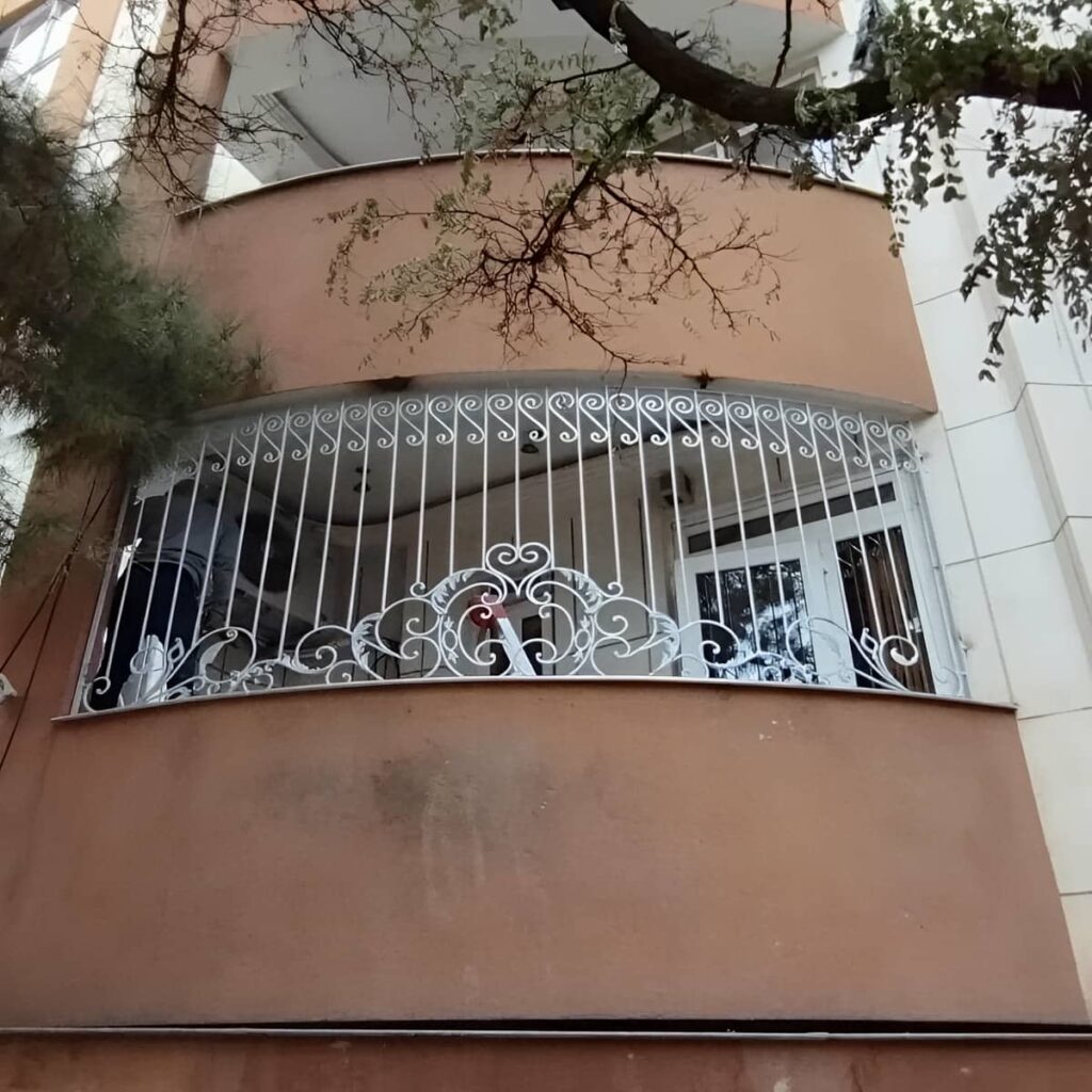 نرده تراس با طراحی مدرن نما