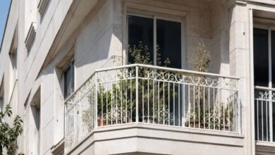 نرده بالکن فلزی مدرن برای نمای ساختمان