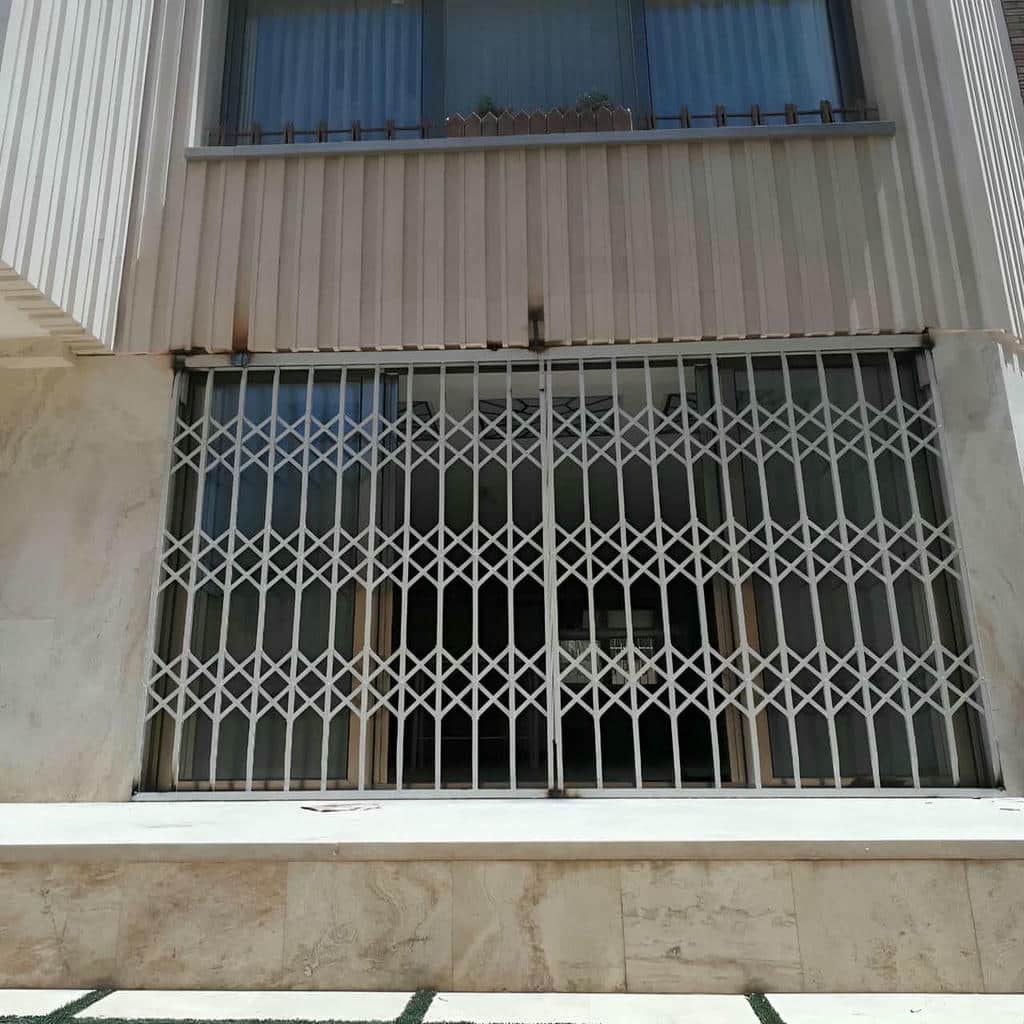 حفاظ پنجره متحرک با پروفیل فلزی