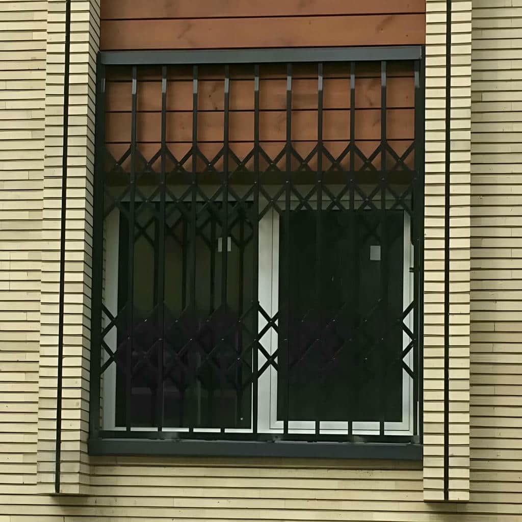 حفاظ پنجره متحرک با قطعات حرکتی