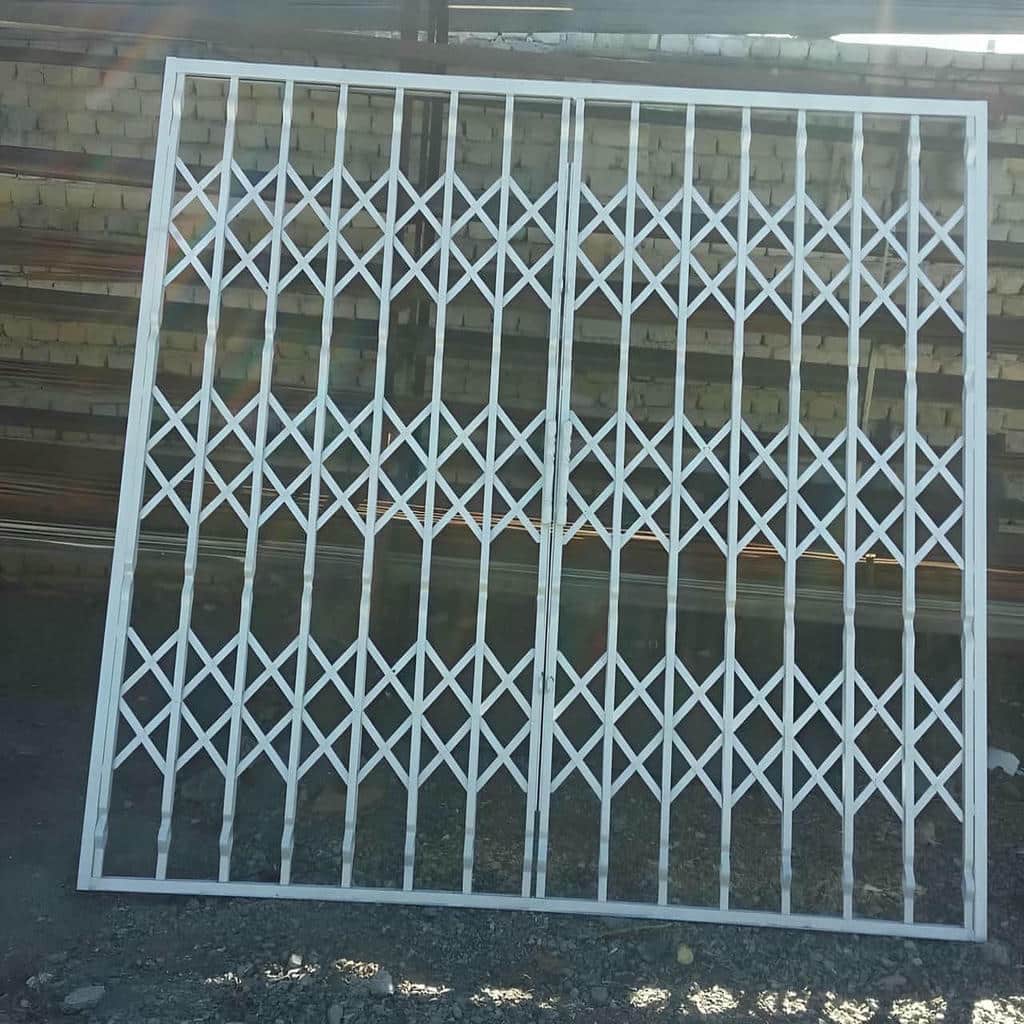 تسمه های منظم گارد ورودی در سنندج