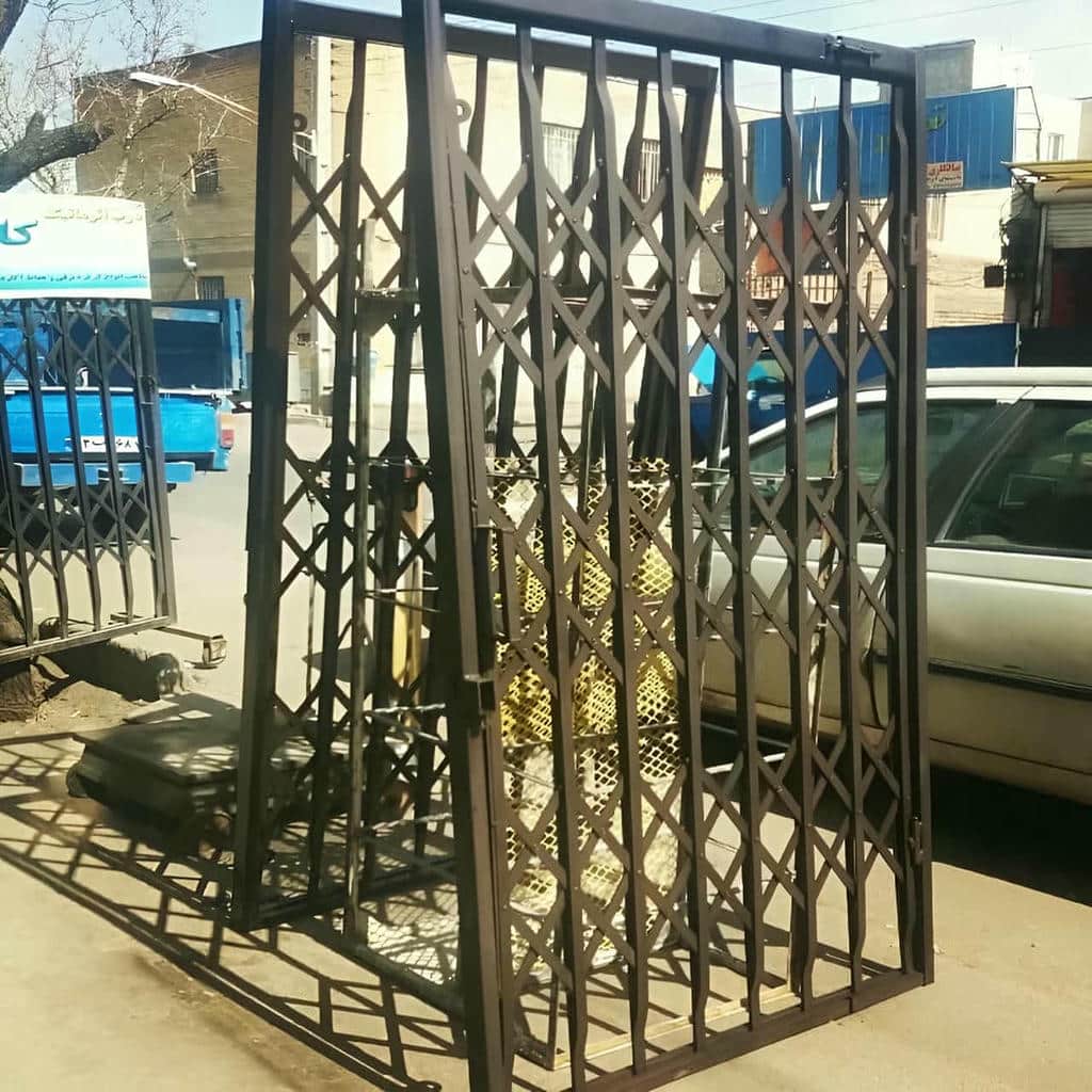مرکز عرضه و سفارش حفاظ درب آکاردئونی با ابعاد اختصاصی در اراک و حومه