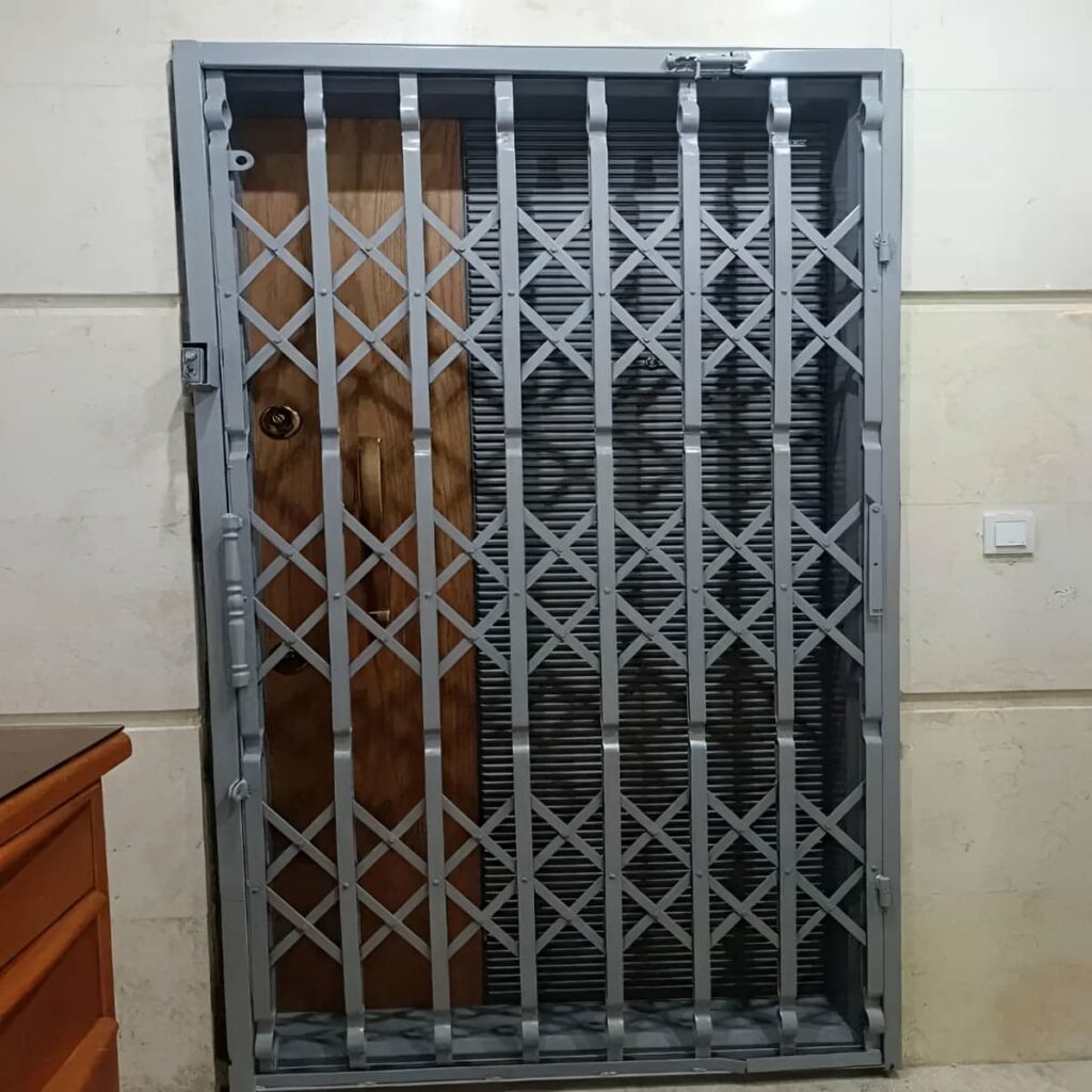 حفاظ درب آکاردئونی با قفل مرکزی در استان آذربایجان شرقی