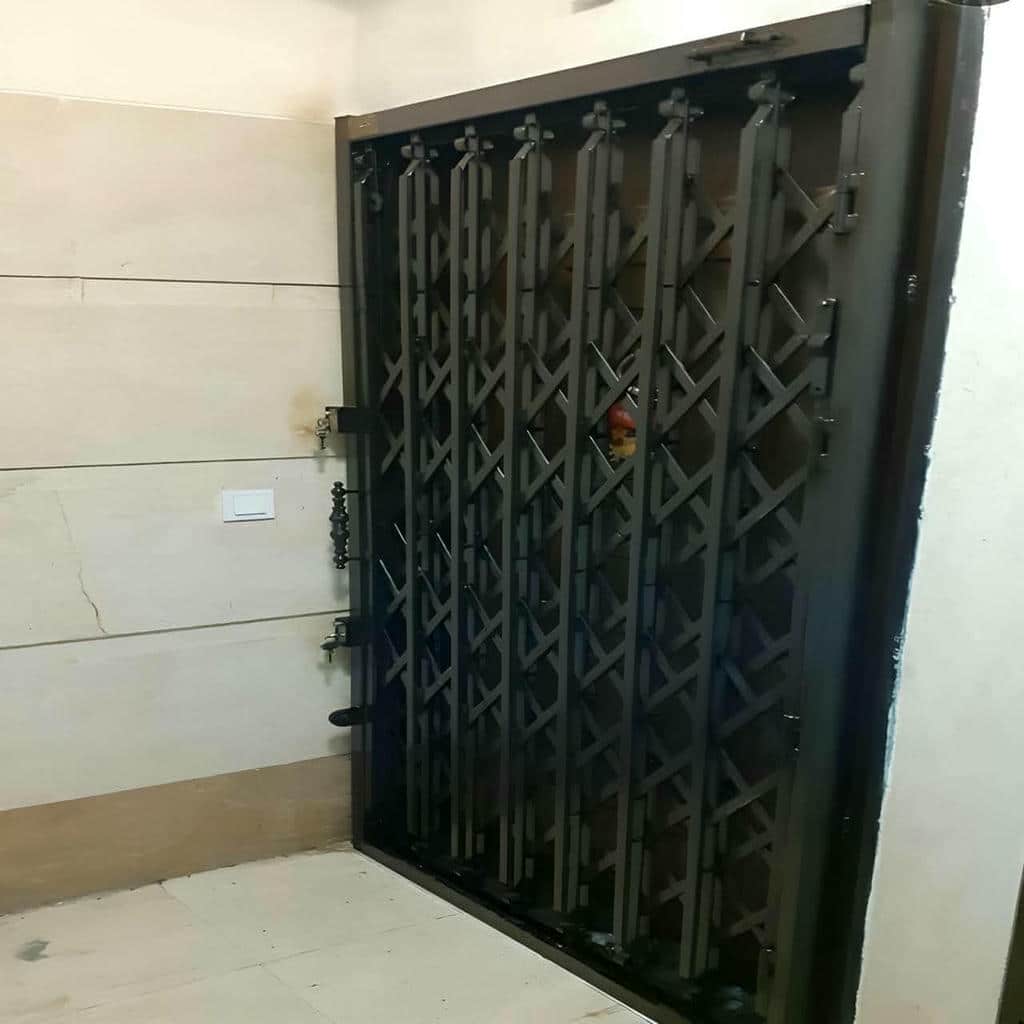 حفاظ درب آکاردئونی با قفل مرکزی در استان همدان