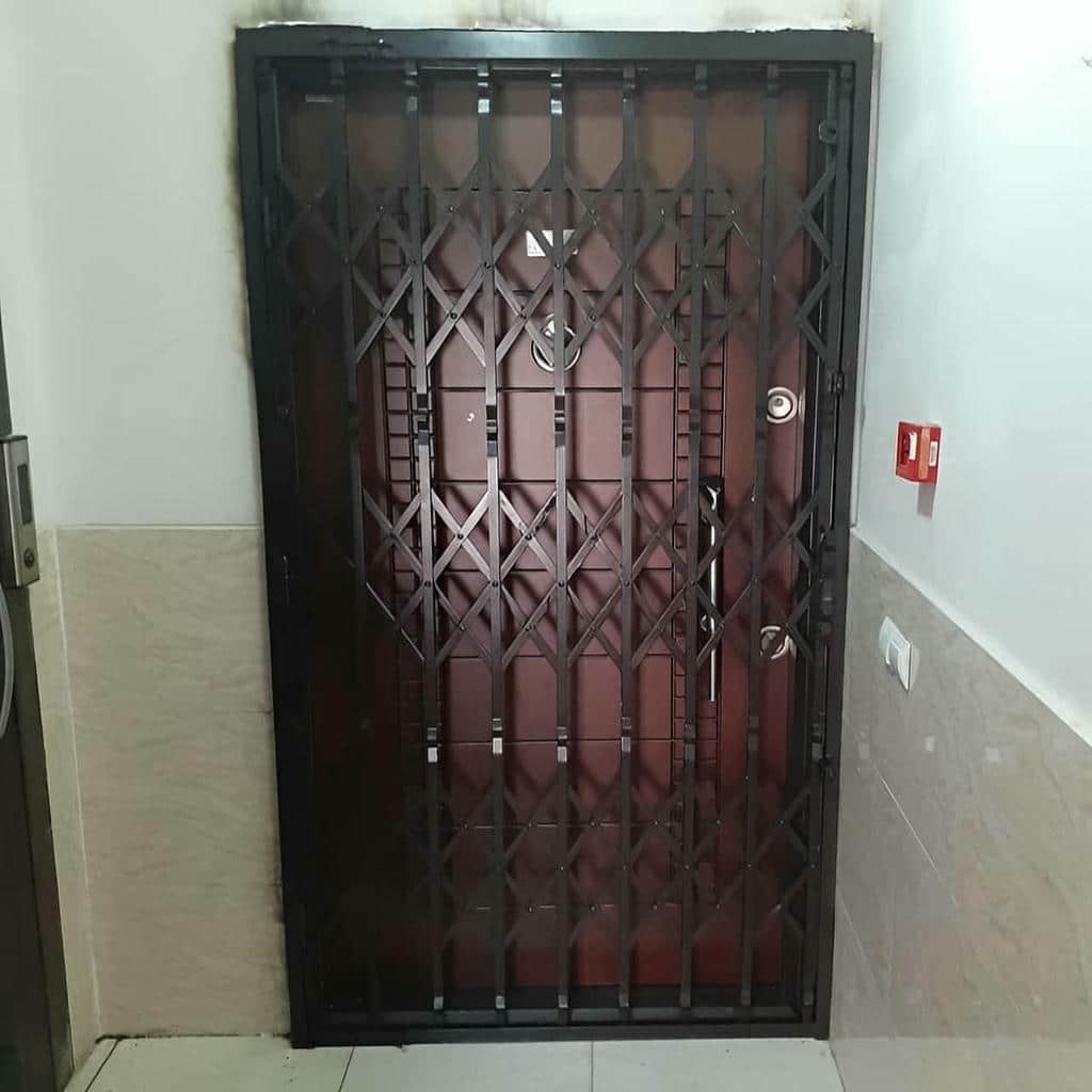 حفاظ درب آکاردئونی با قفل مرکزی در همدان