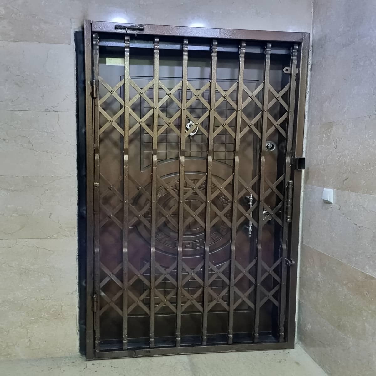 مرکز تخصصی عرضه حفاظ درب آکاردئونی در استان قزوین