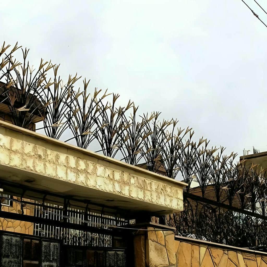 حفاظ دیوار سرنیزه ای فلزی در قم