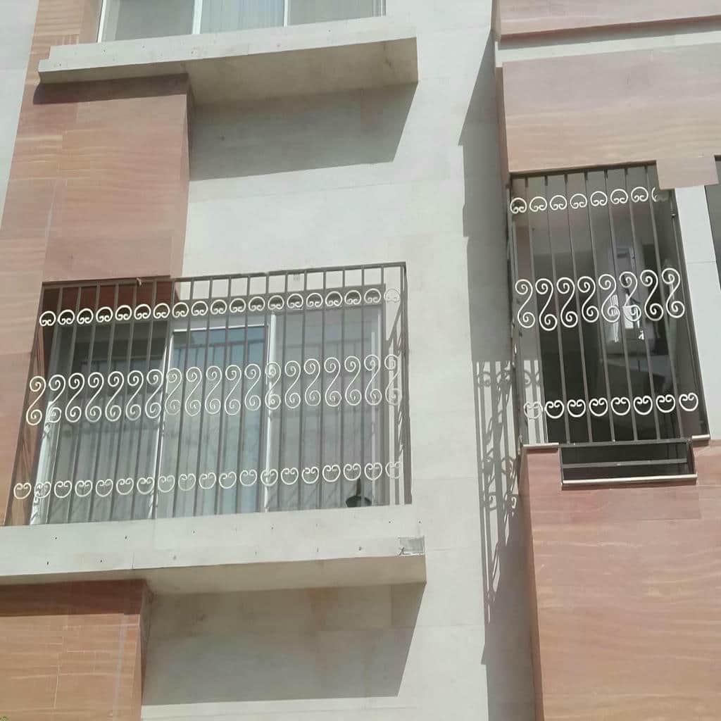 حفاظ پنجره مشکی سفارشی در بجنورد