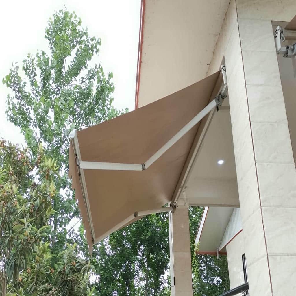 سایبان برقی سفارشی در زاهدان با پارچه کرم