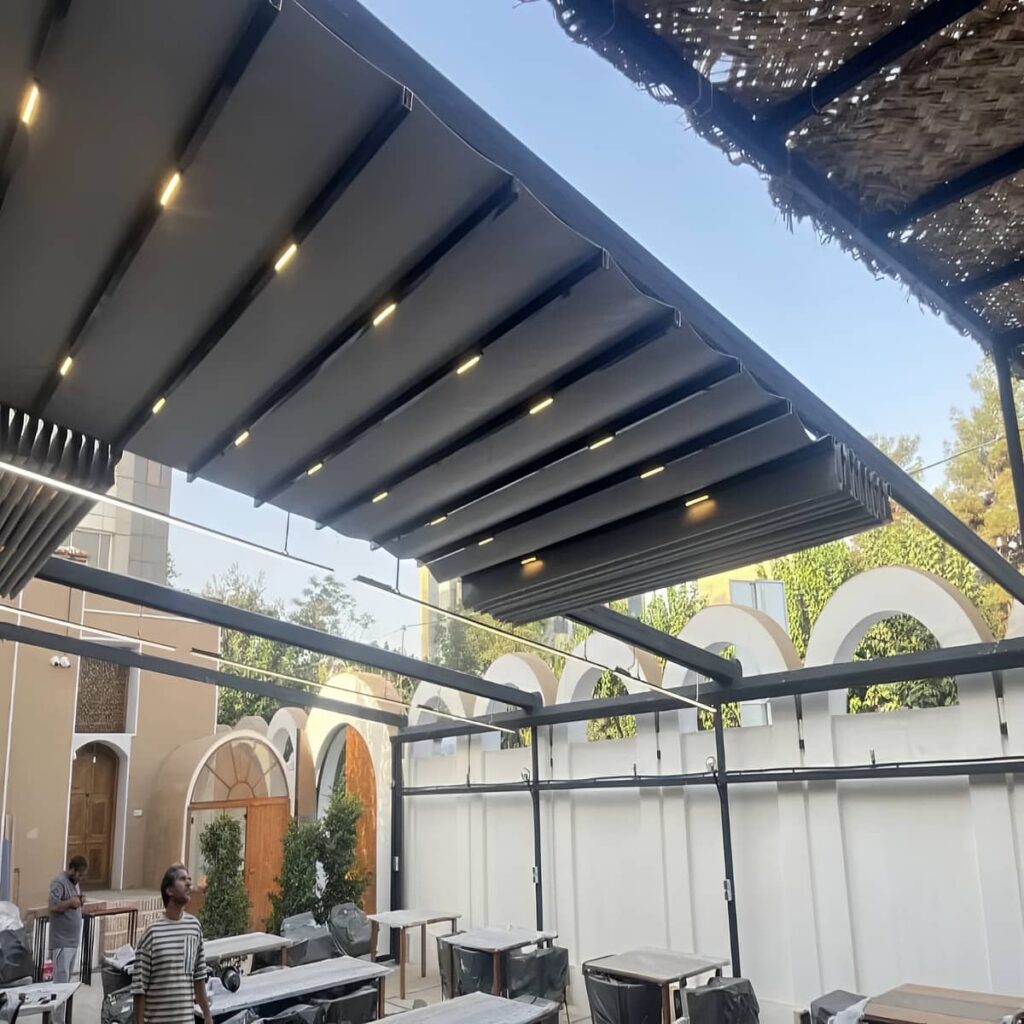 سایبان برقی طوسی هماهنگ با نمای سنگی