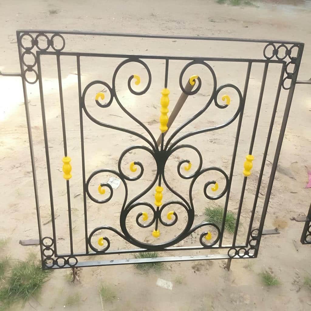 محافظ پنجره رنگ شده برای قاب روشن