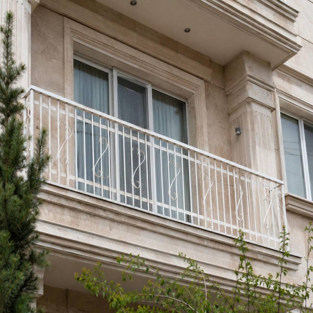 نرده بالکن فلزی استان قم با رنگ هماهنگ نما نرده بالکن فلزی استان قم با رنگ هماهنگ نما