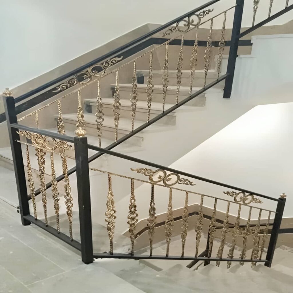 نرده پله خاکستری برای پاگرد خرم آباد