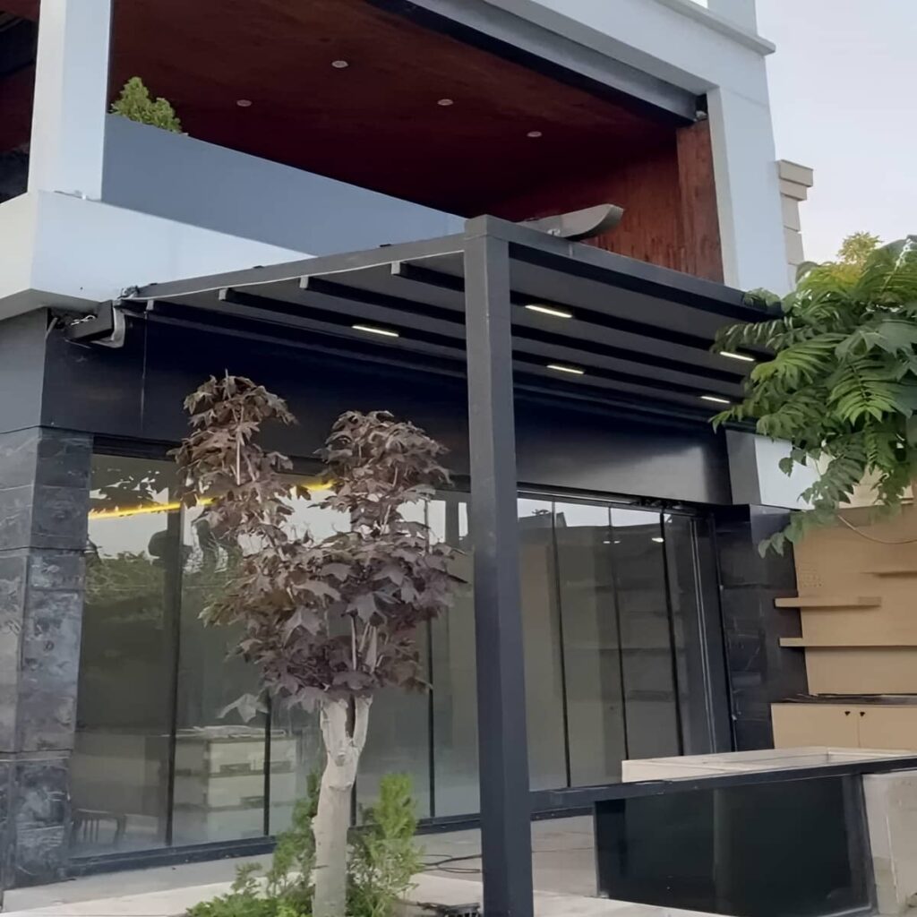 نمای بازویی سایبان برقی سفید برای ورودی ساختمان