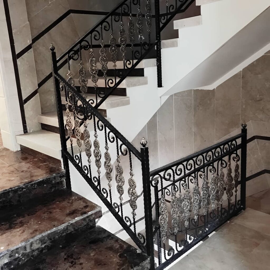 هندریل راه پله با رنگ روشن بوشهر