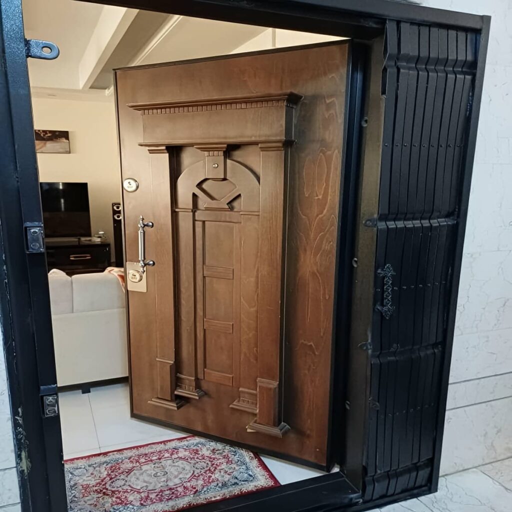 گارد آکاردئونی سفید با ریل فلزی روان