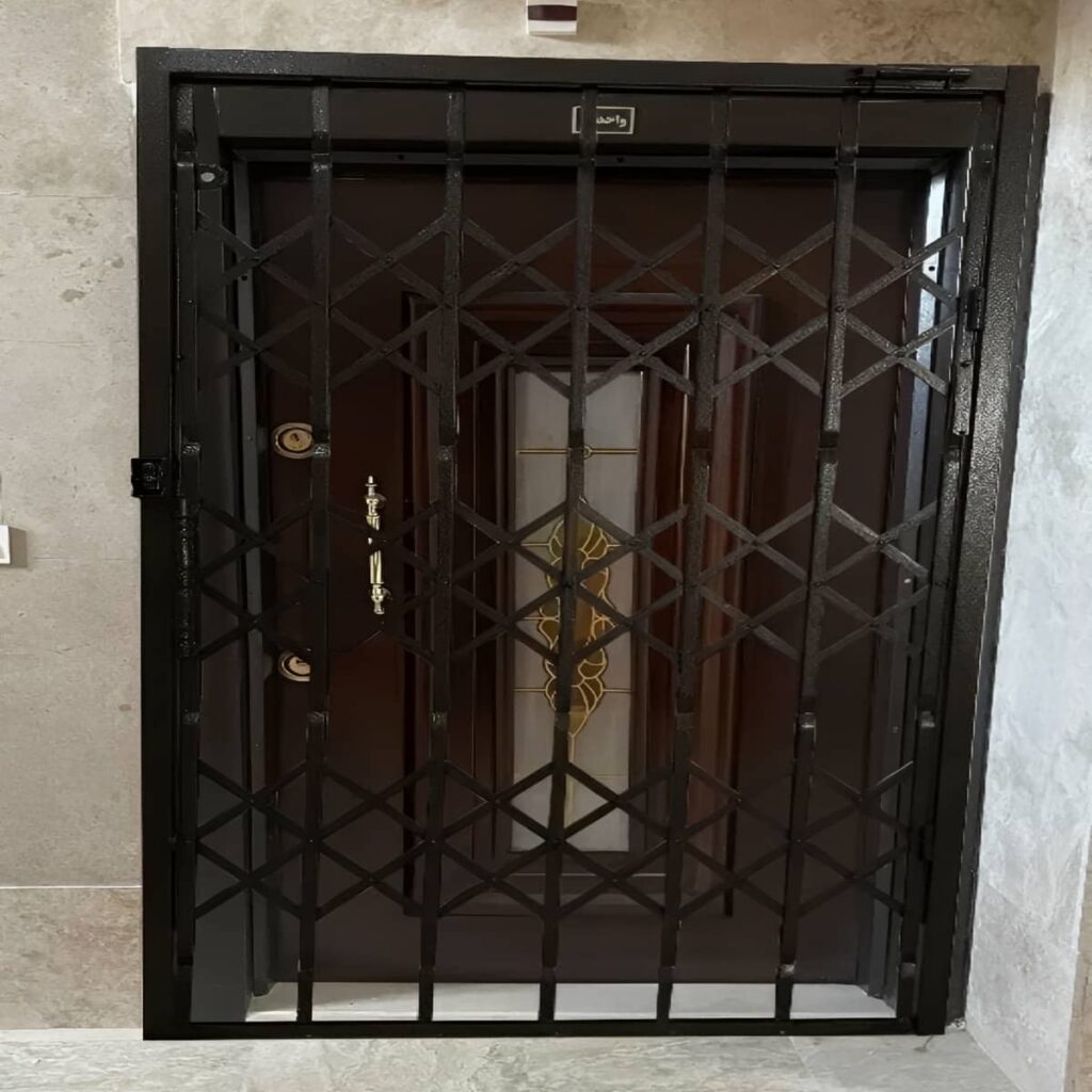 گارد آکاردئونی سفید برای ورودی پروژه نوساز