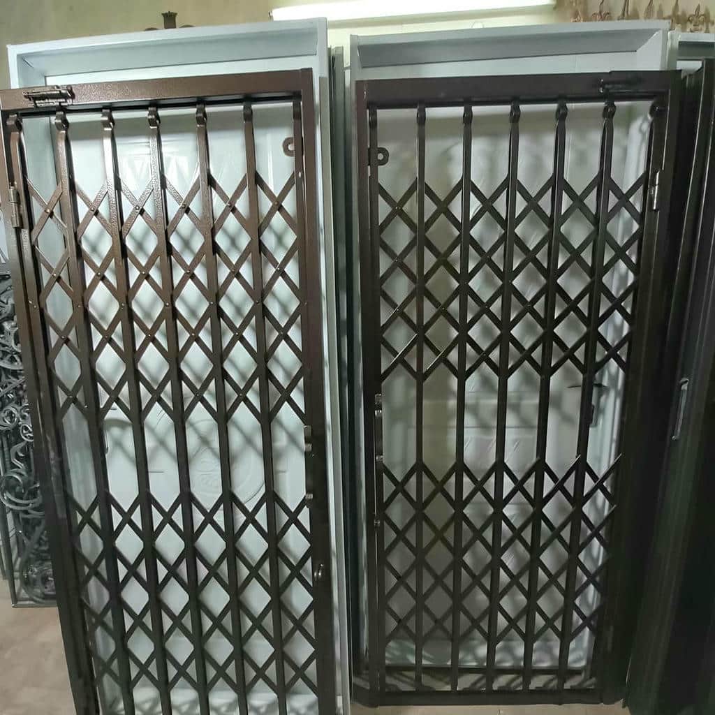 گارد آکاردئونی فلزی برای ورودی مجتمع پرتردد