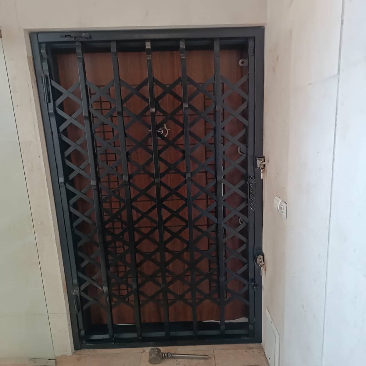 مرکز تخصصی عرضه و سفارش حفاظ درب آکاردئونی در استان هرمزگان