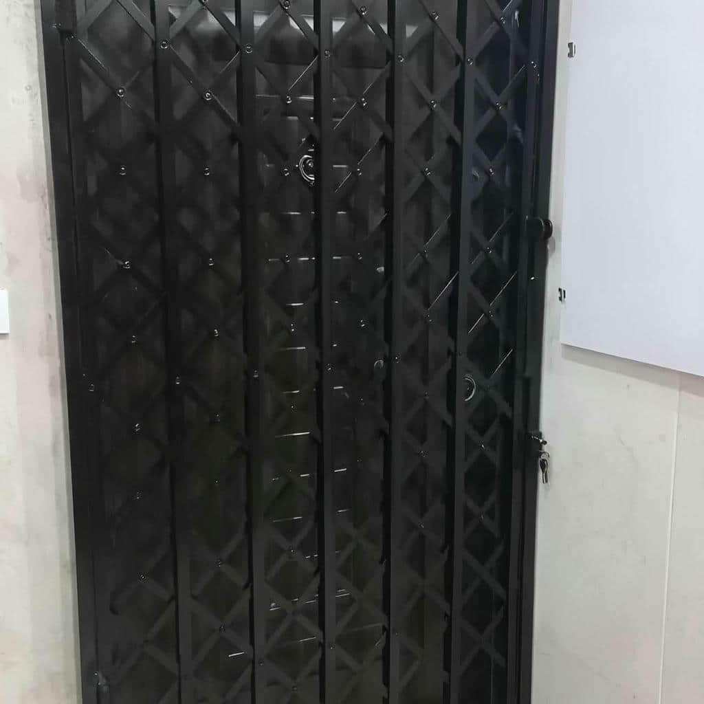 مرکز تخصصی عرضه حفاظ درب آکاردئونی در استان آذربایجان شرقی