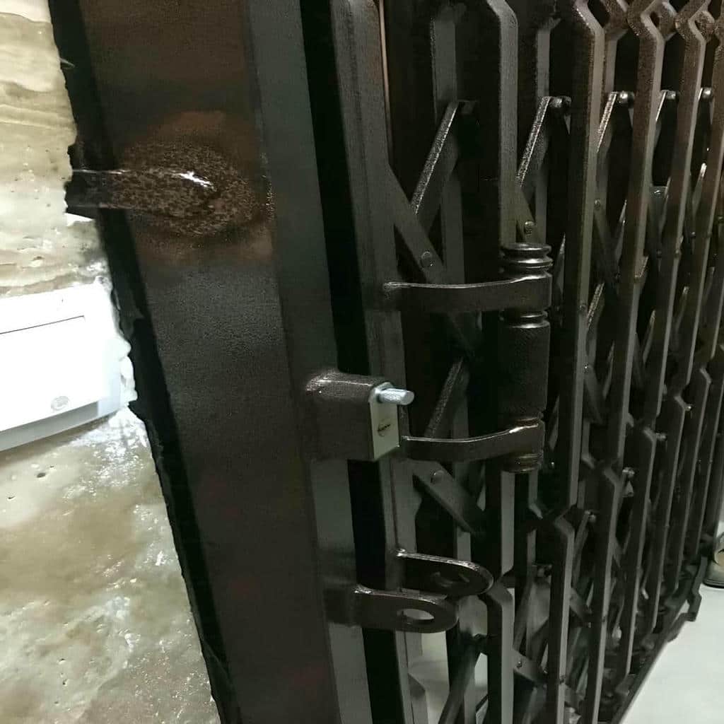 مرکز تخصصی عرضه و خدمات حفاظ درب آکاردئونی در استان فارس