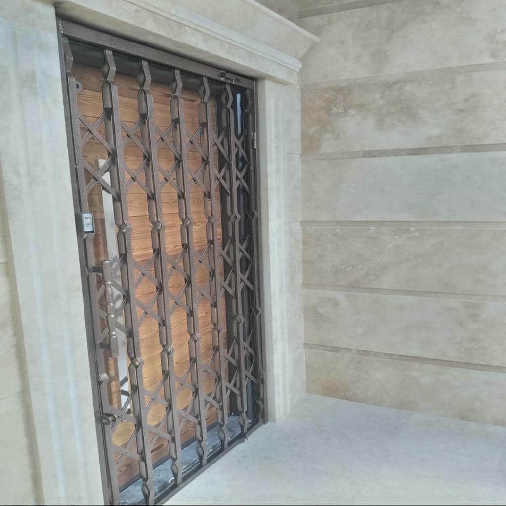 مرکز تخصصی عرضه و سفارش حفاظ درب آکاردئونی در زنجان و حومه