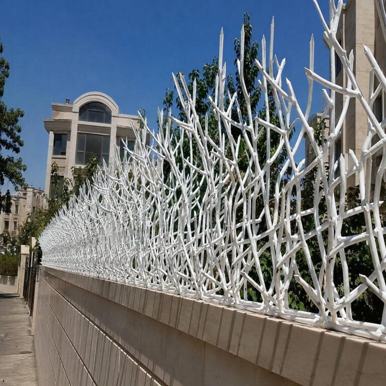 حفاظ دیوار شاخ گوزنی مشکی در شهرکرد