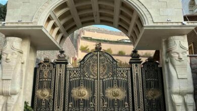 درب حیاط فلزی سفارشی برای بازسازی در مشهد