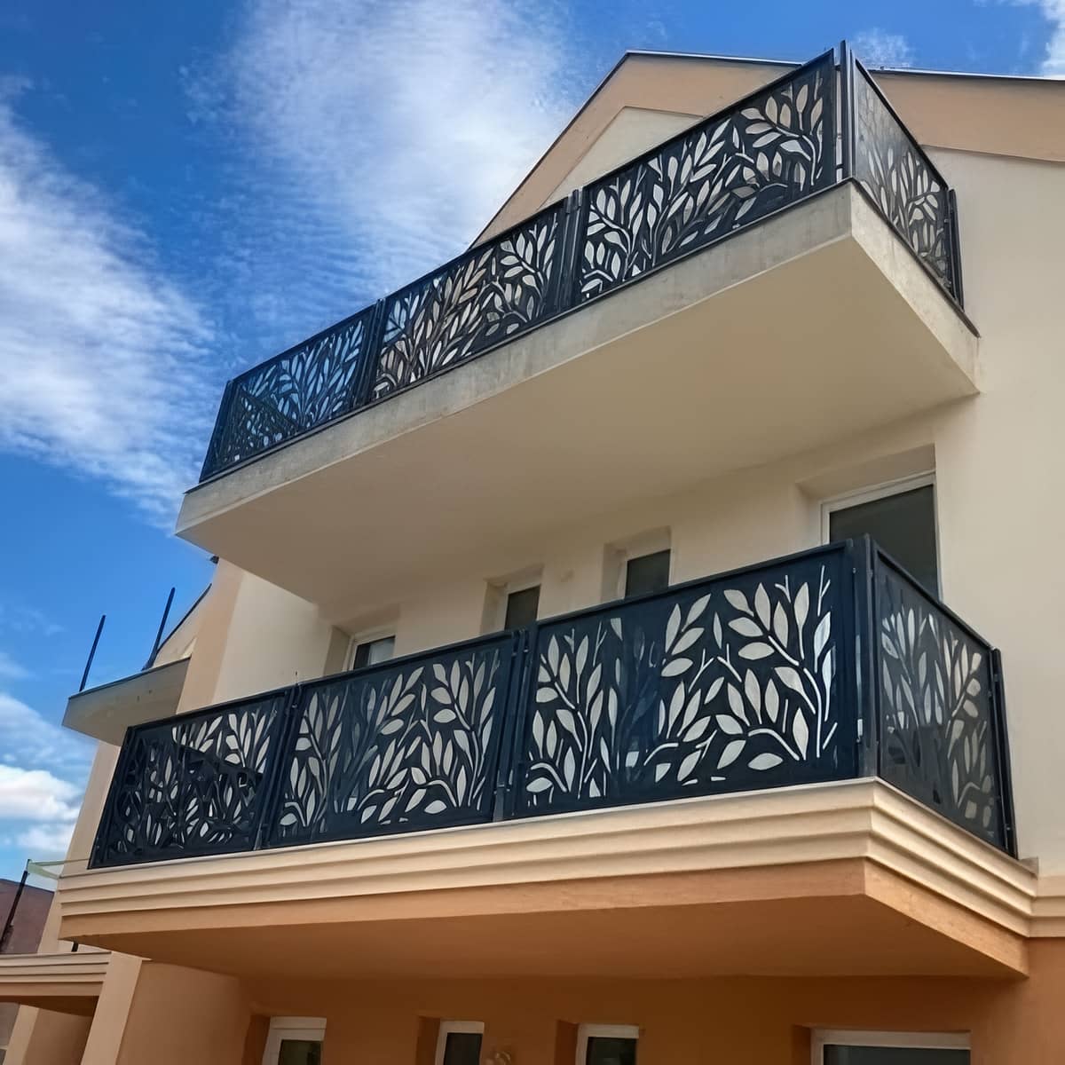 مرکز تخصصی سفارش و فروش نرده بالکن در سنندج و حومه